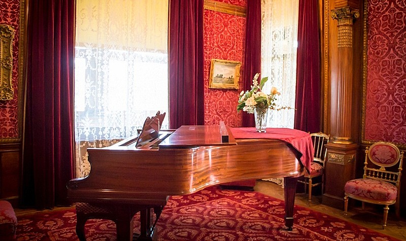 Clayton Parlor